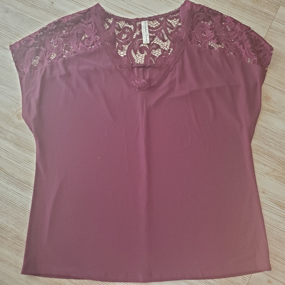 LACE Blouse - Picture 7 of 8